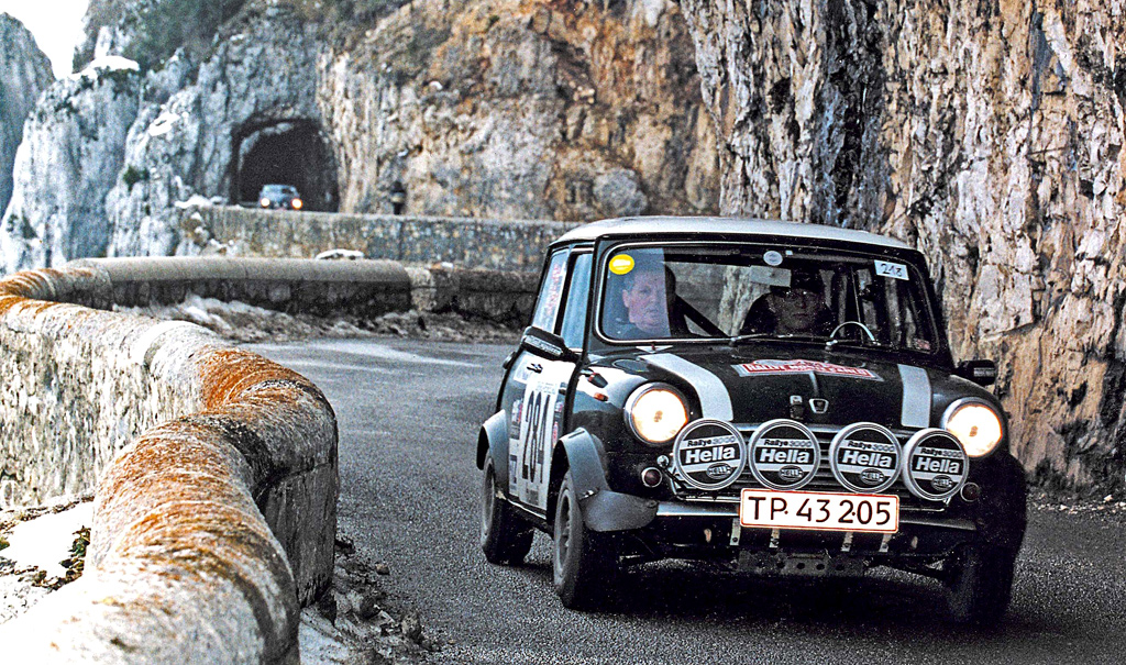 Team Austin Mini Cooper Japan kommer til køre forbi mange flotte steder i de franske alper.
(Foto: Åge Keseler Kirketerp)